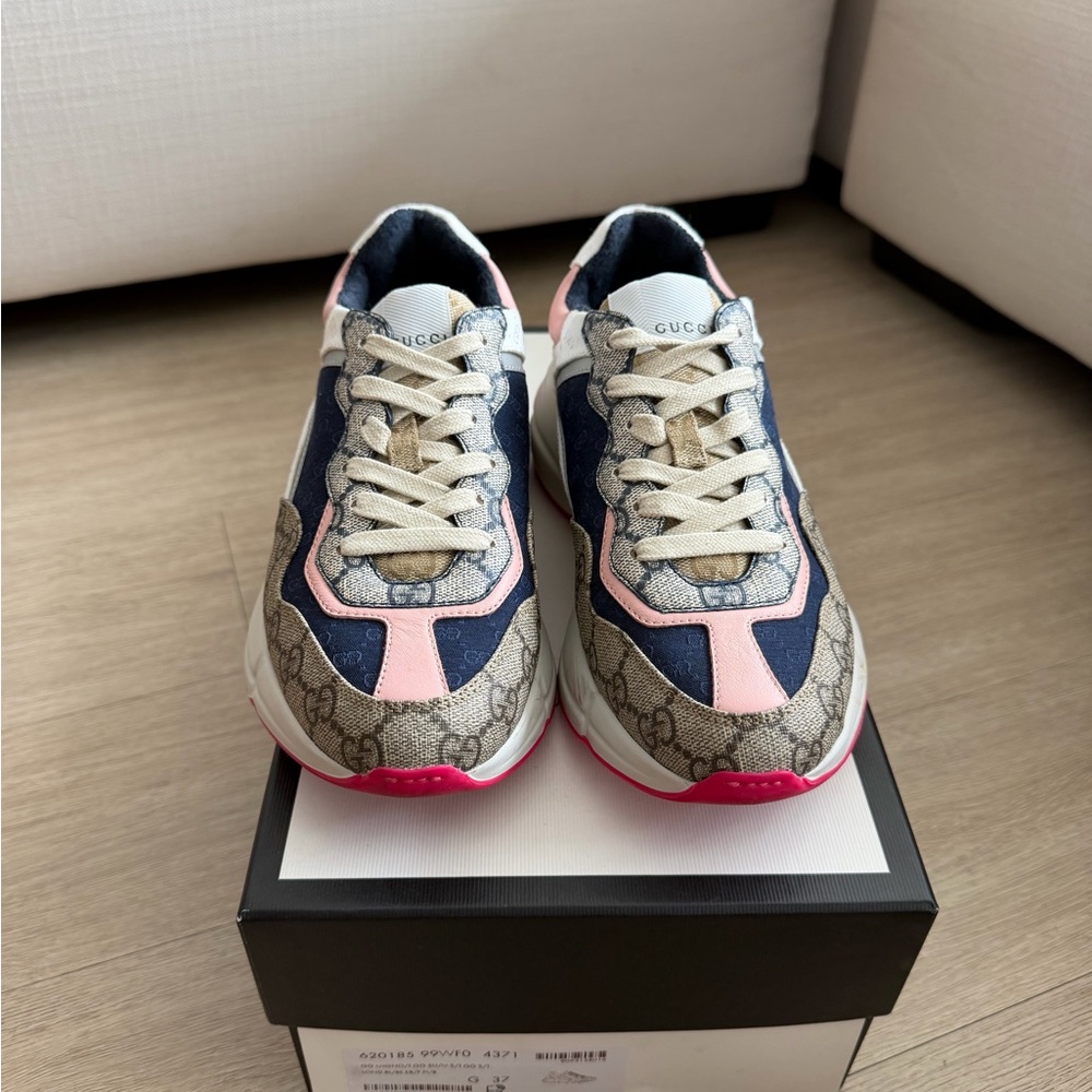 Gucci Navy, Pink & Beige GG Canvas Runner Sneakers size 27